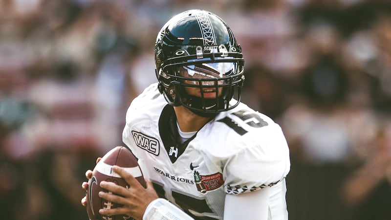 Colt Brennan drops back to pass during the 2006 Hawaii Bowl against Arizona State.