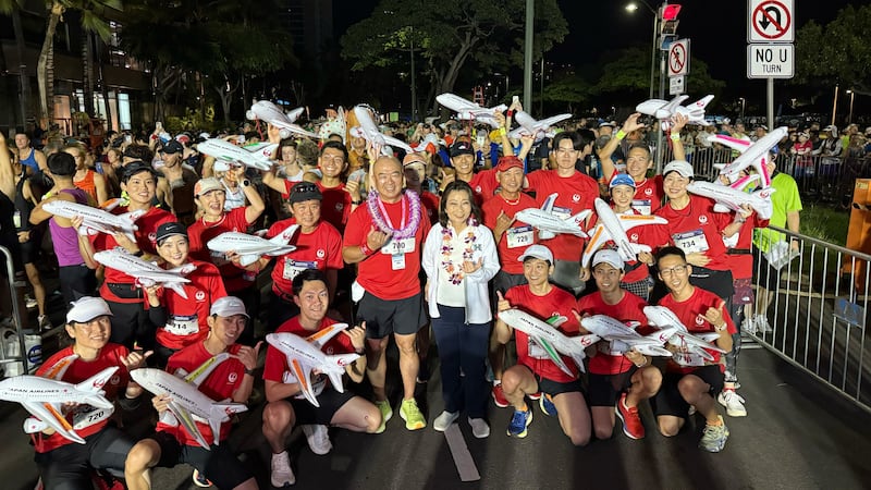 Over 35,000 participants hit the pavement for the 52nd Honolulu Marathon this weekend.