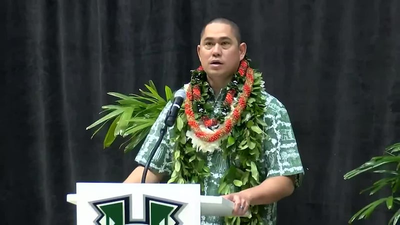 New UH football coach Timmy Chang pledges to give embattled program ‘my all’ (2022)