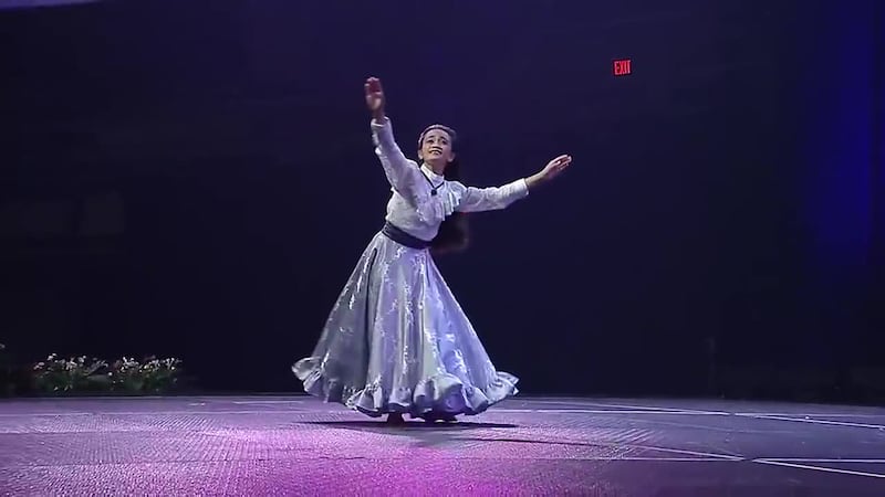 Miss Keiki Hula: Moriah Rene Kulia Kewelinaokealoha Leiwehiokamamalu Faapaia Foster / Na Kumu...