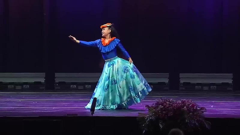 Miss Keiki Hula: Charly 'Ailana Ku'uipo Magno / Kumu Hula Nāpua Silva / Halau Na Lei Kaumaka O...