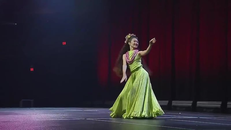 Miss Keiki Hula: Cayla Slagle / Na Kumu Hula Kunewa Mook & Kau'ionalani Kamana'o / Hula Halau...