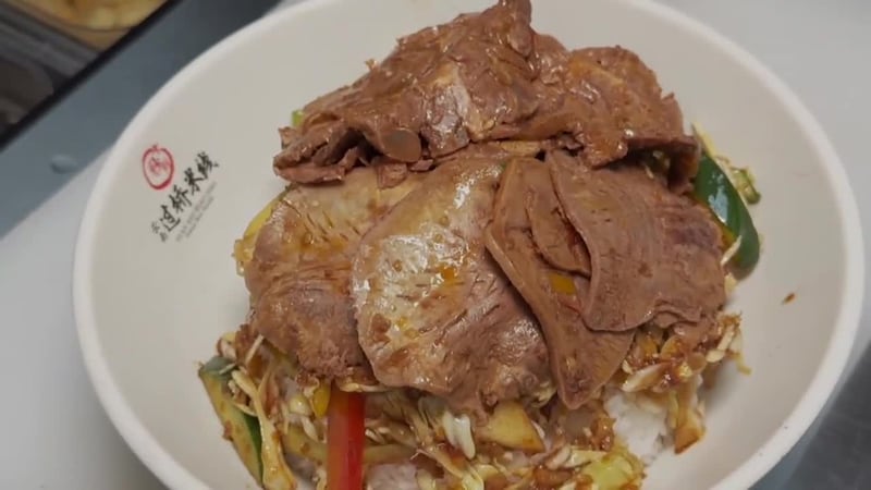 Guy Hagi heads to Pearlridge Center to check out a new Chinese restaurant.