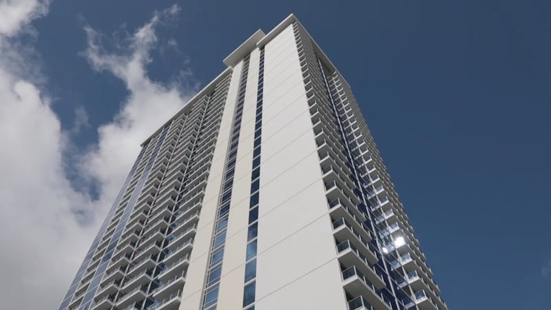 Kapiolani Residence is 45-stories tall and features 484 units. (Image: SamKoo)